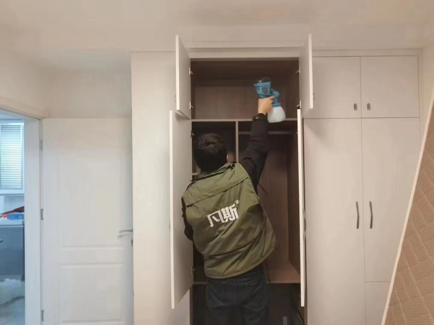 衣柜甲醛異味大，哪些方法更適合除甲醛呢