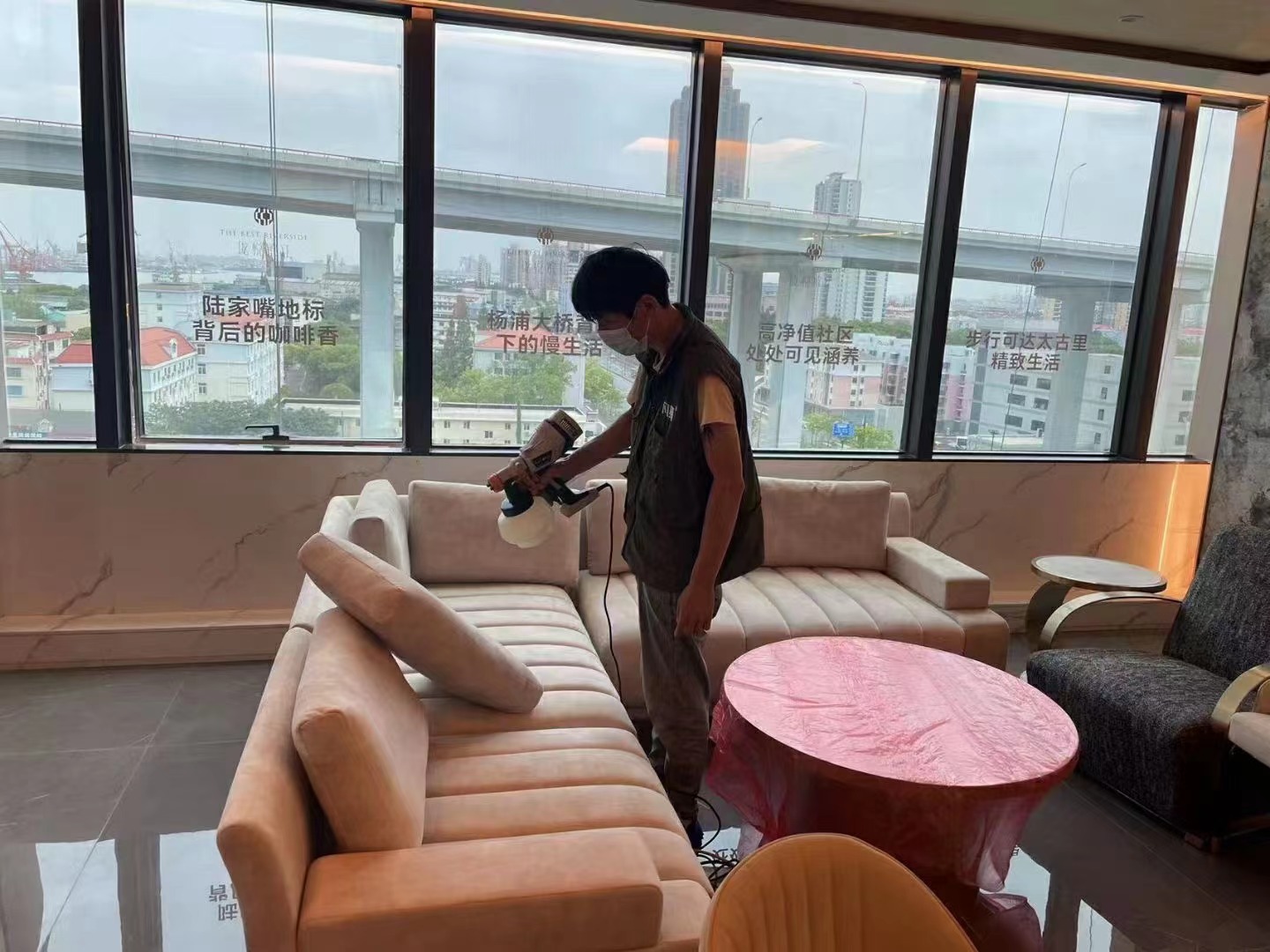 窗簾含有甲醛嘛？窗簾異味重是什么原因引起的