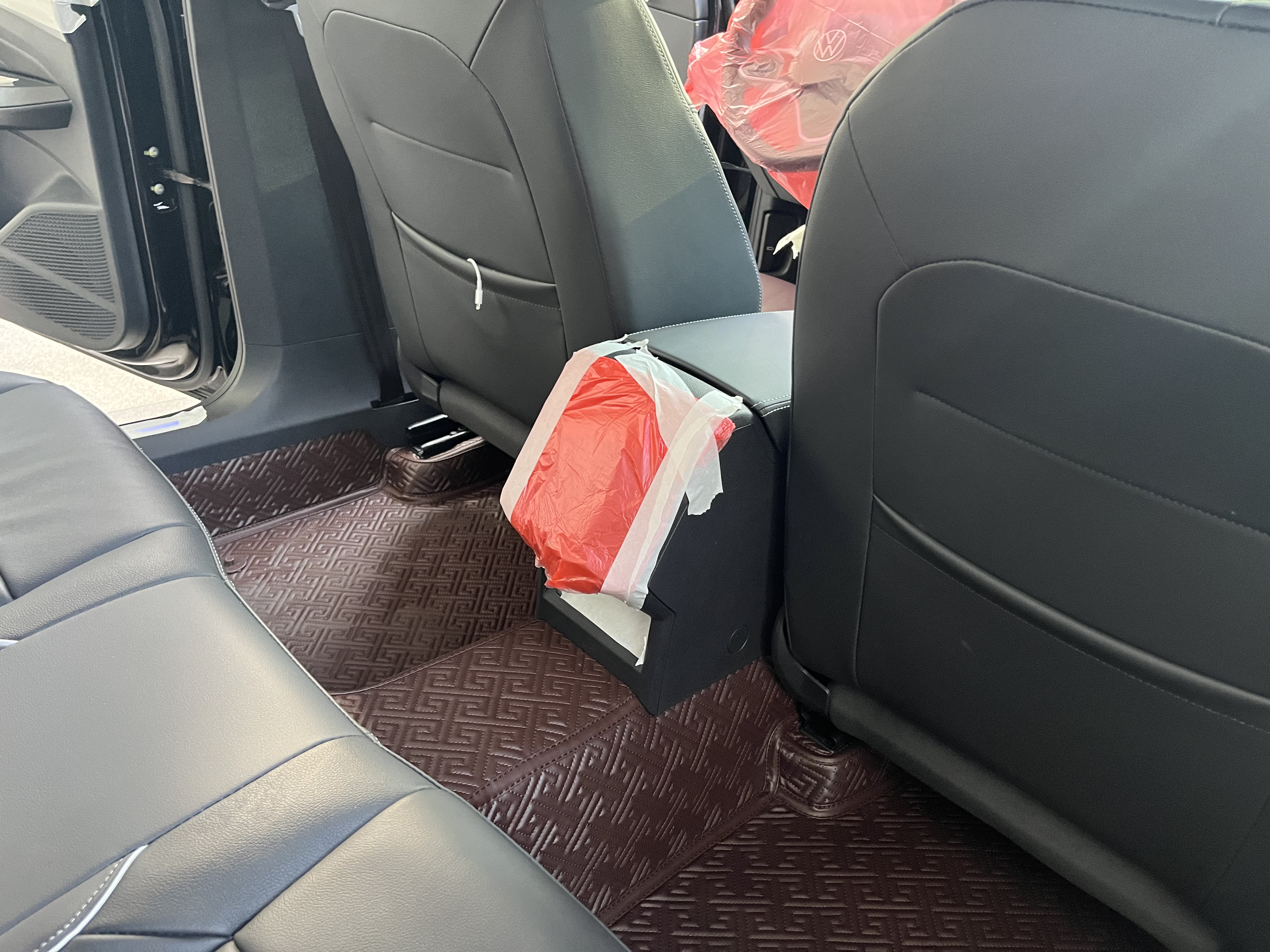 夏天溫度升高時(shí)，小心高溫暴曬后的汽車(chē)甲醛